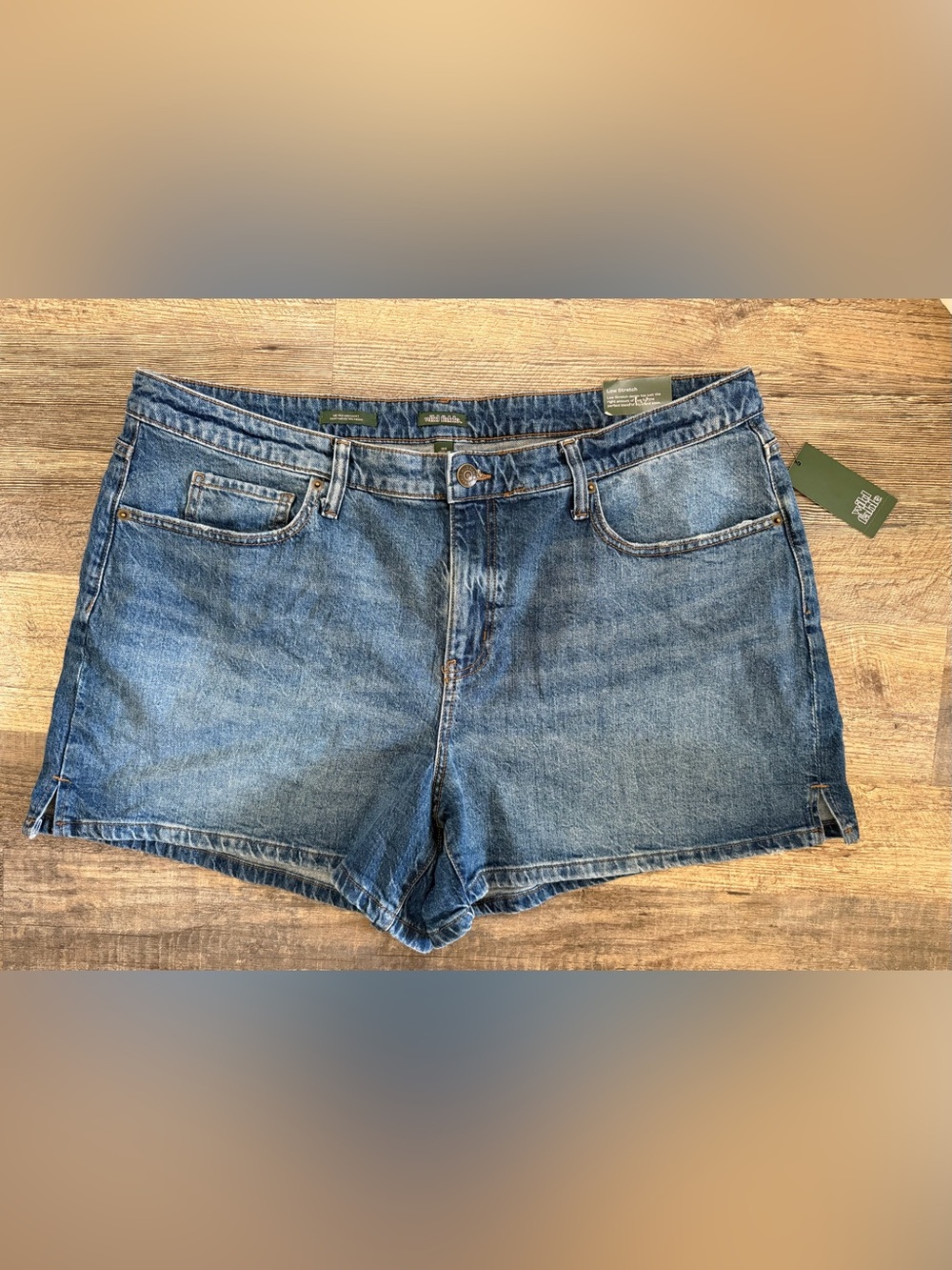 Wild Fable women’s size 18 regular mid- rise midi blue denim short 4” inseam